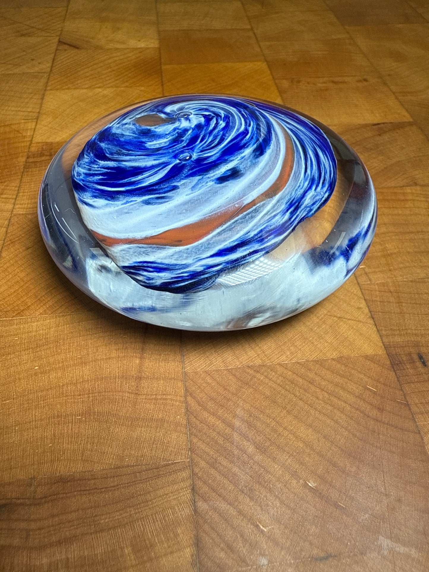 Blue/red paper weight