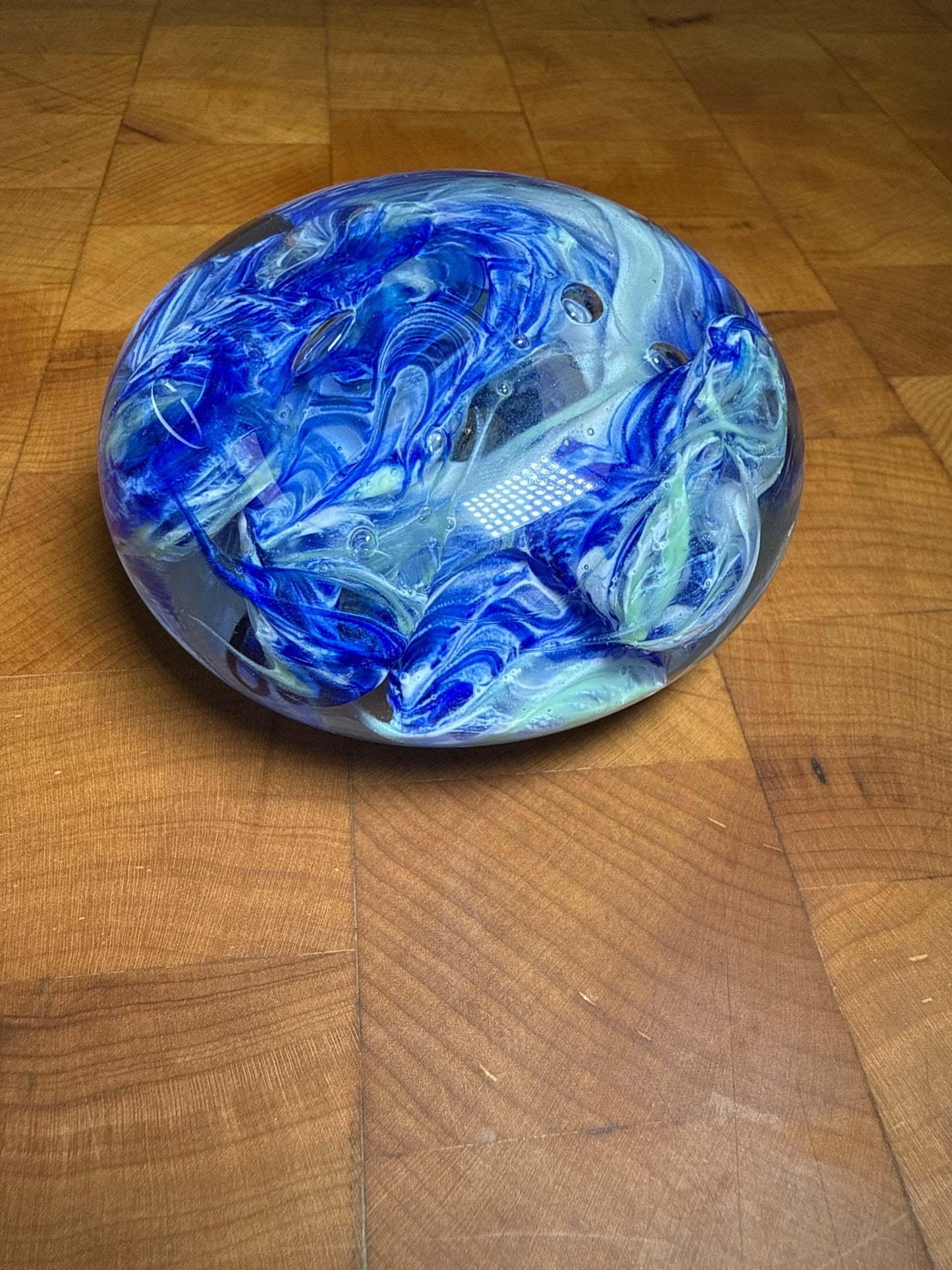 Glowing paper weight