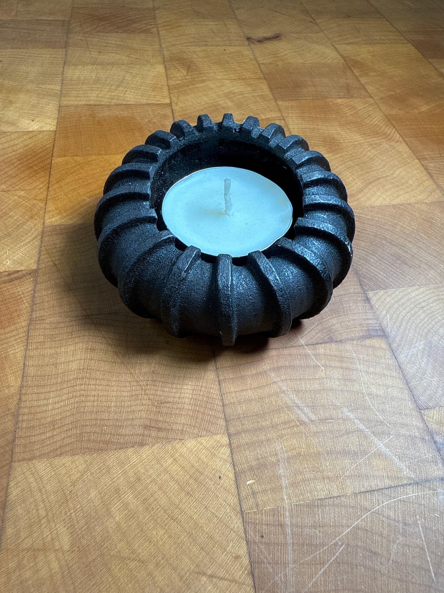 Round candle holder