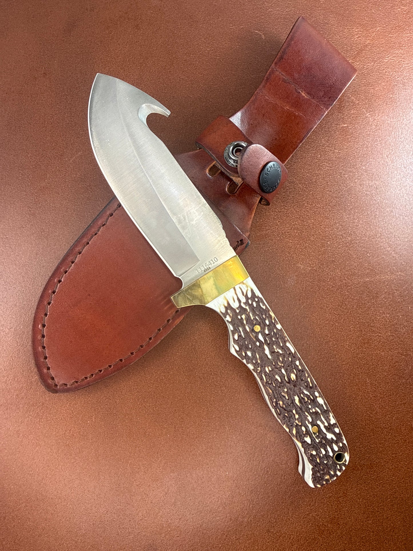 Schrade uncle Henry ( NEW WITH BOX )