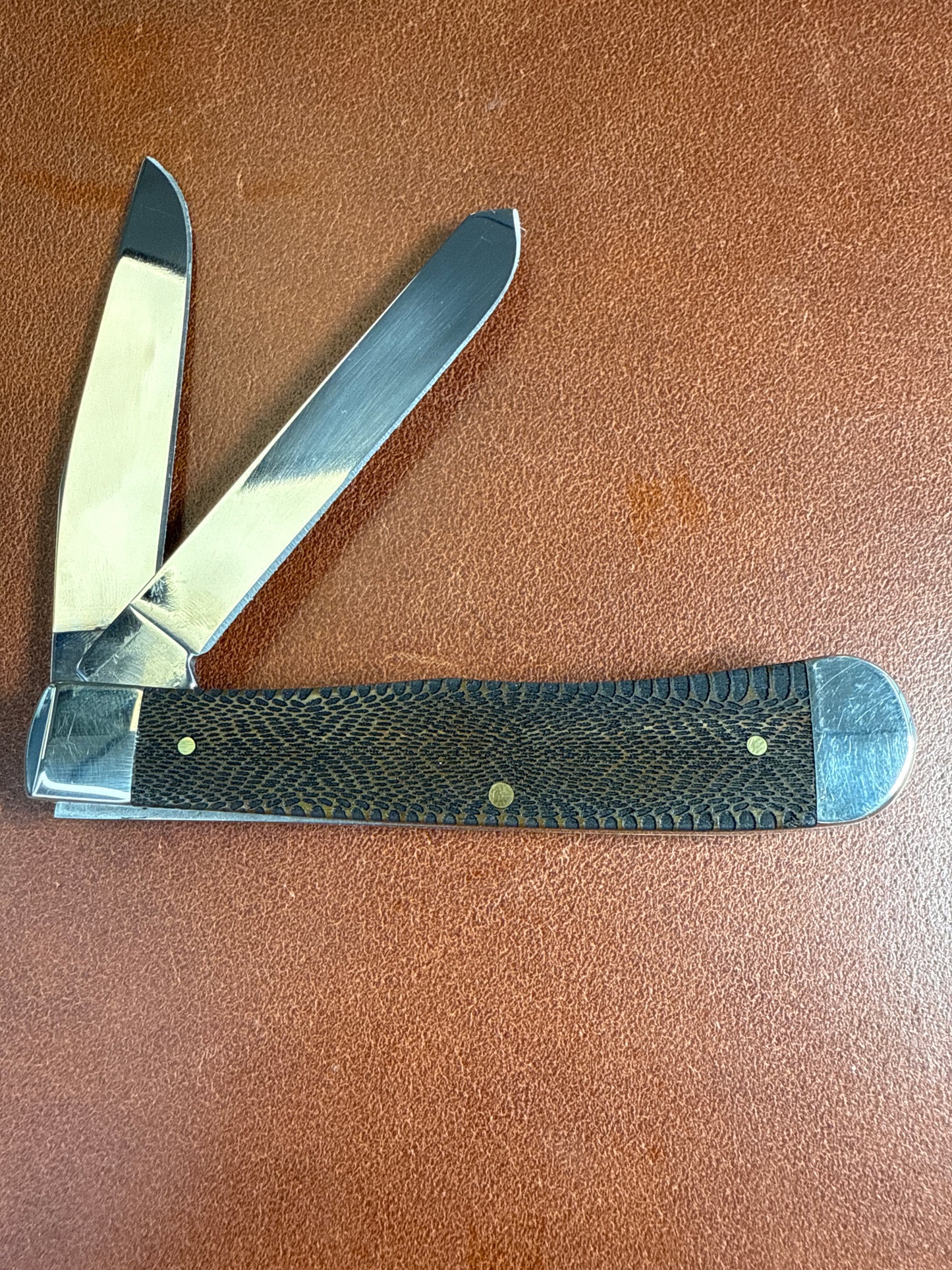 Antique snake skin smooth trapper