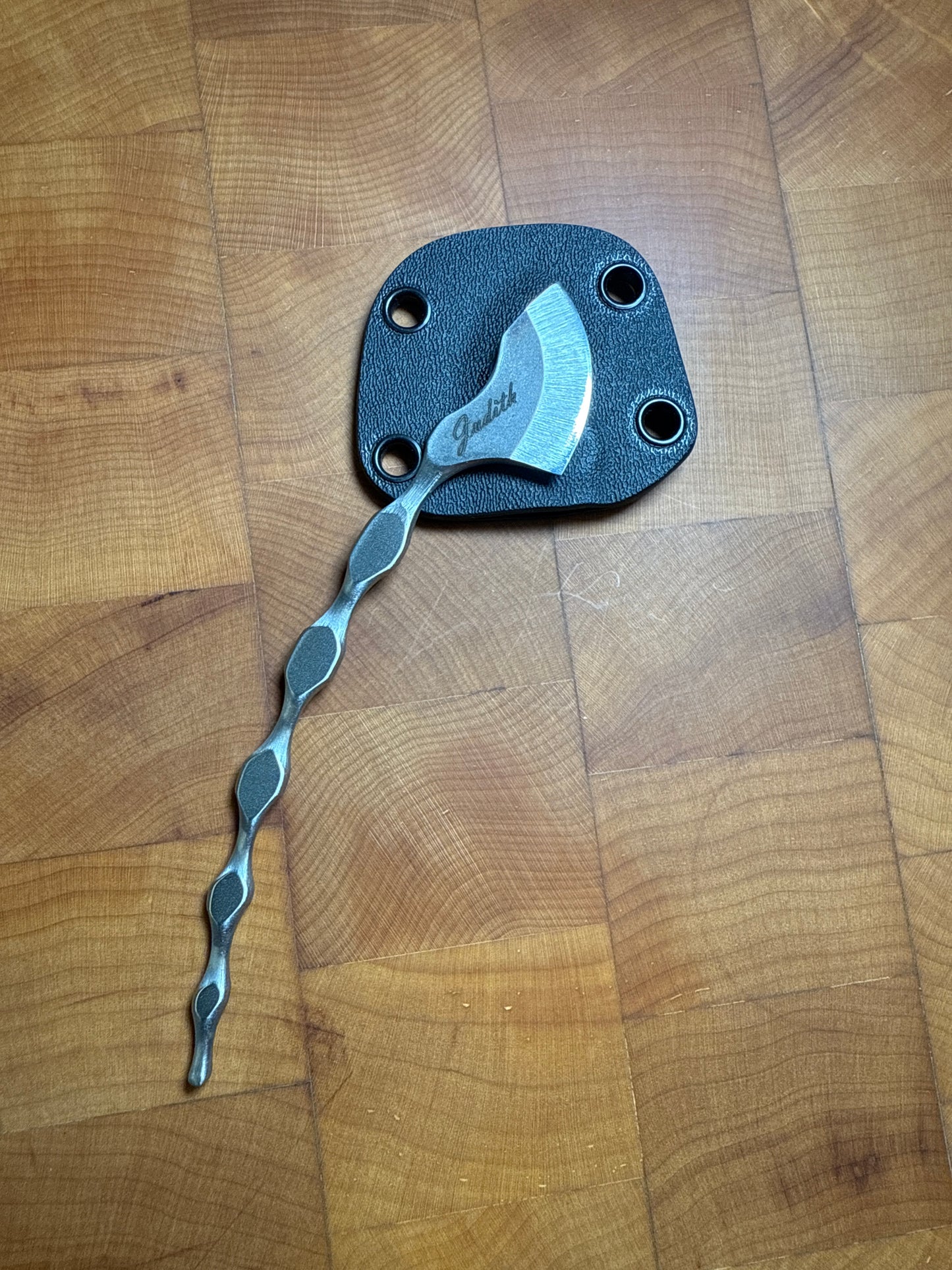 Cat Tail ( Neck Knife )