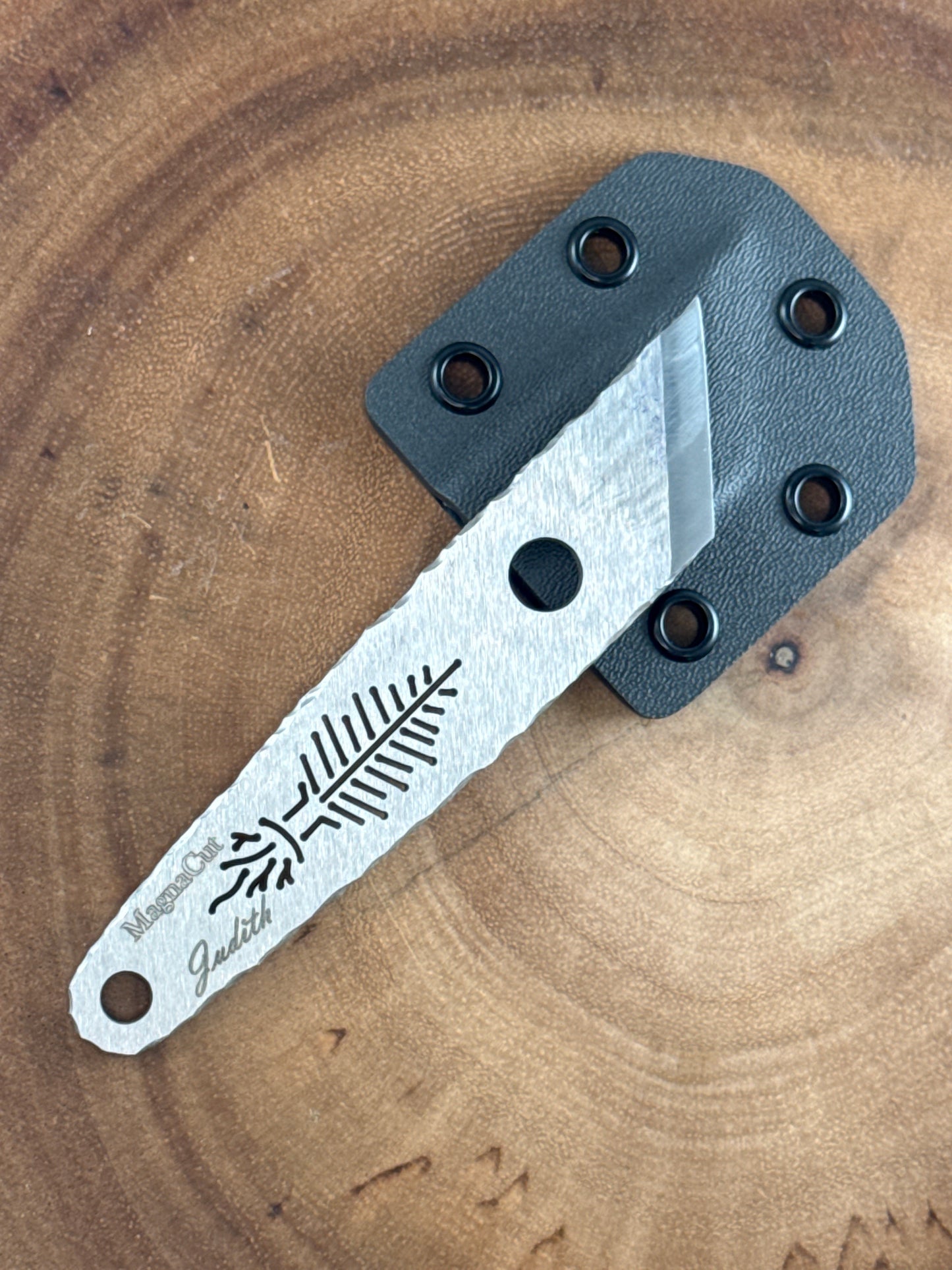 Flatwoods Gray Sheath Rock Textured  ( Neck knife )