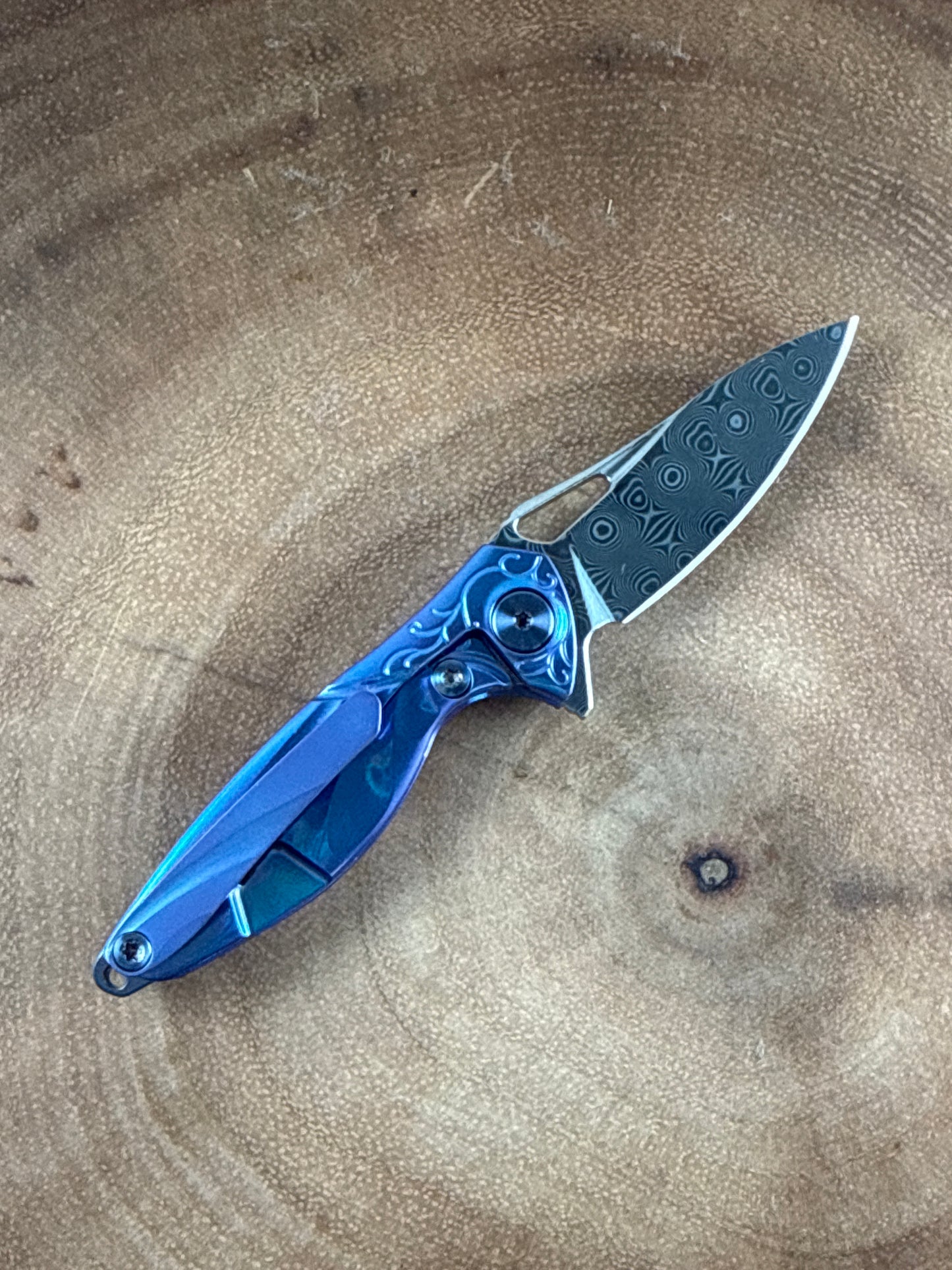Rikeknife Hummingbird Blue ( New with Box and accessories )
