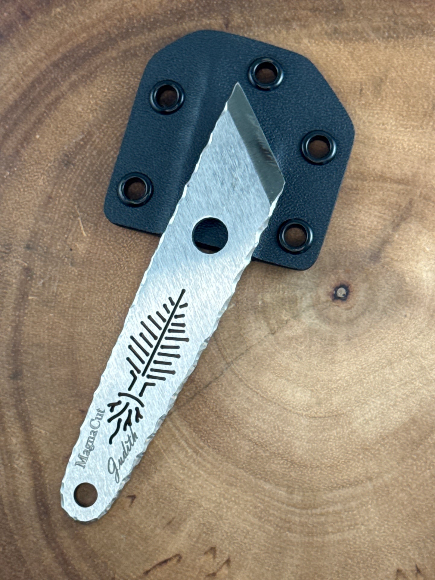 Flatwoods Black Sheath Rock Textured  ( Neck knife )