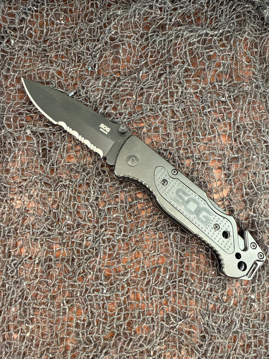 SOG Escape ( new )without box