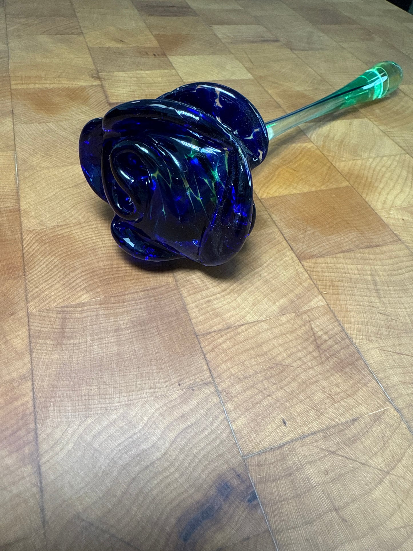 Medium glass rose