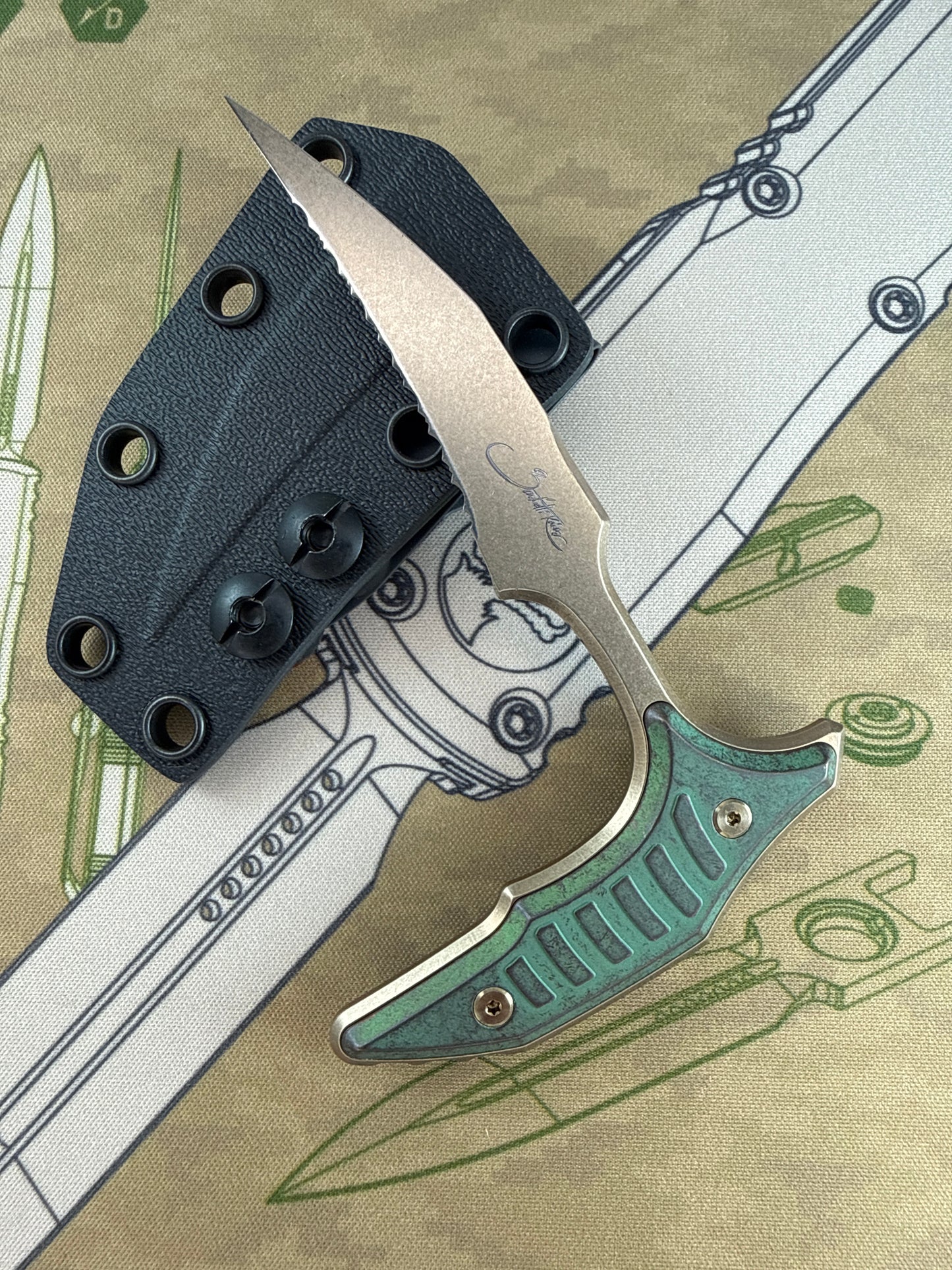 Microtech BEE ( New with Box and Declaration of authenticity )