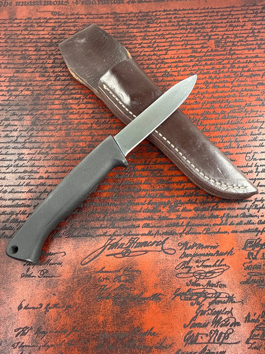 VINTAGE GERBER Carbon Steel A400 ARMORHIDE HANDLE KNIFE AND SHEATH ( Used without Box )