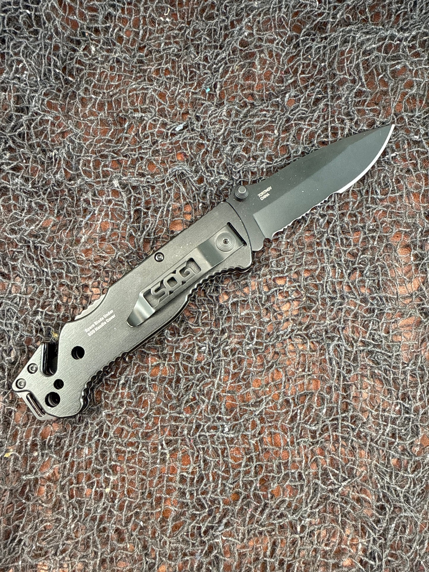 SOG Escape ( new )without box