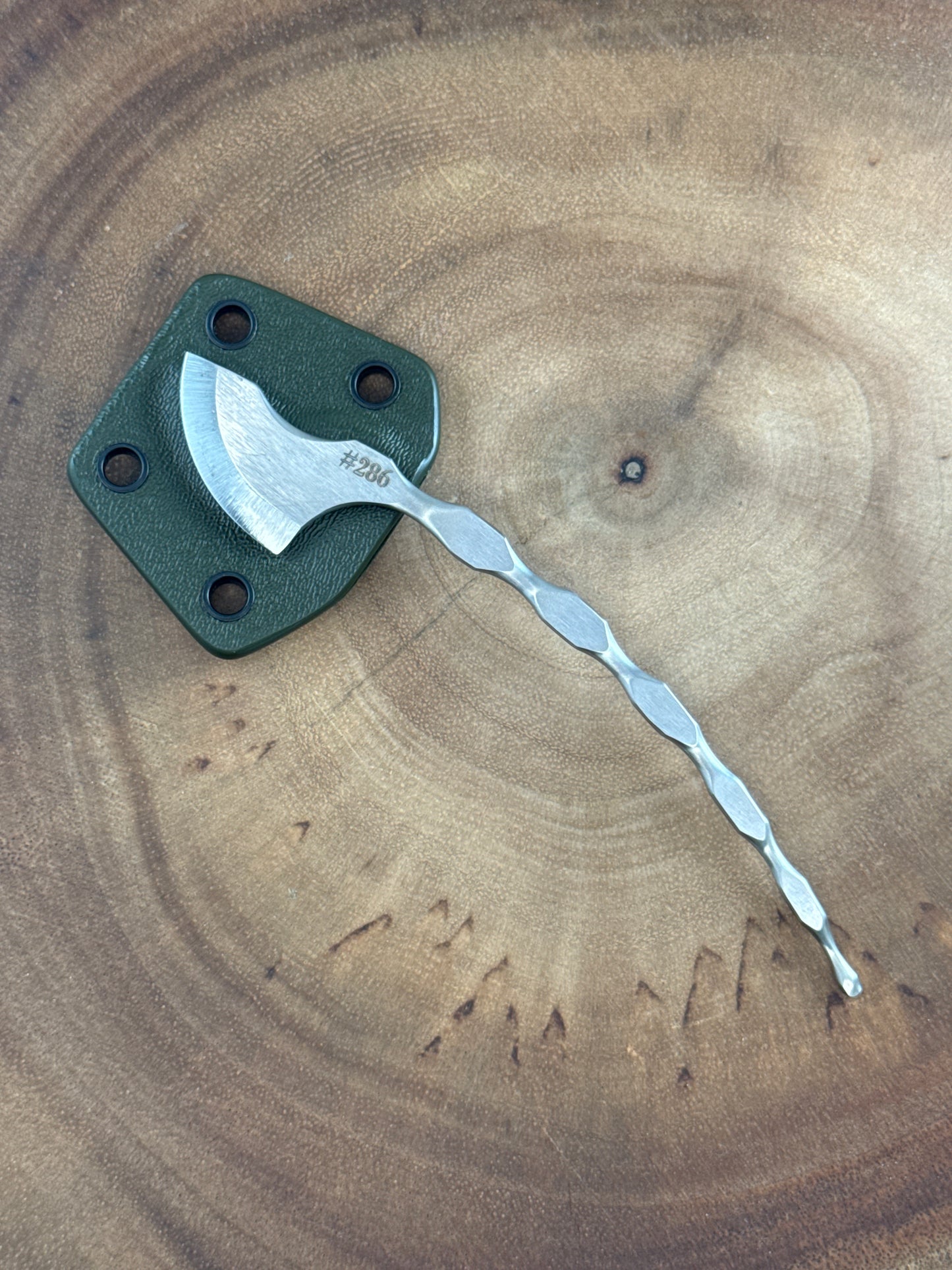 Cat Tail Green Sheath ( Neck Knife )