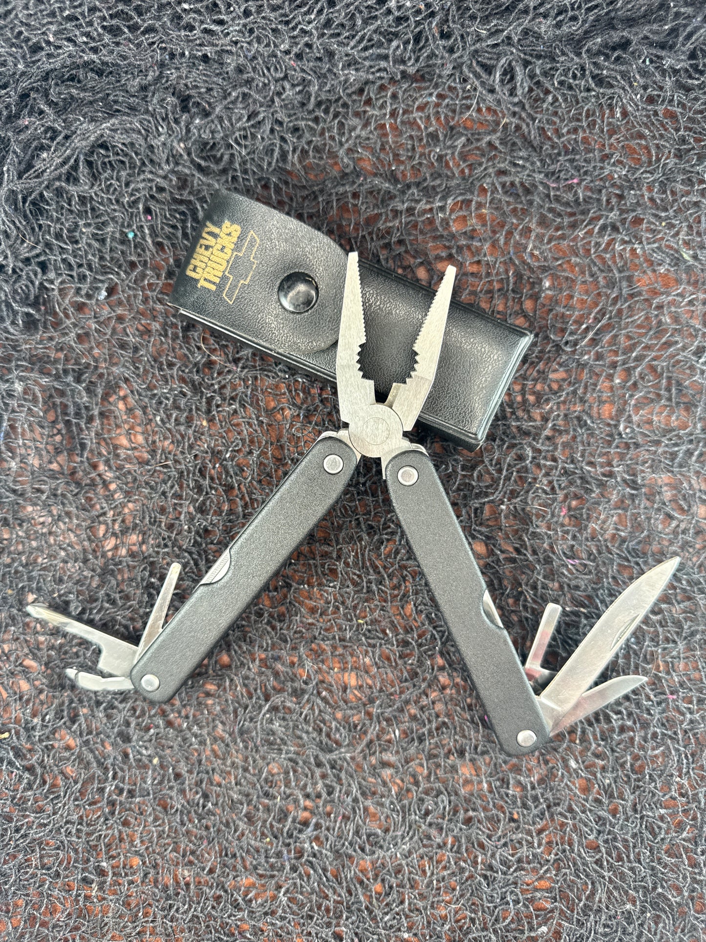 Chevy trucks multitool ( used without box )
