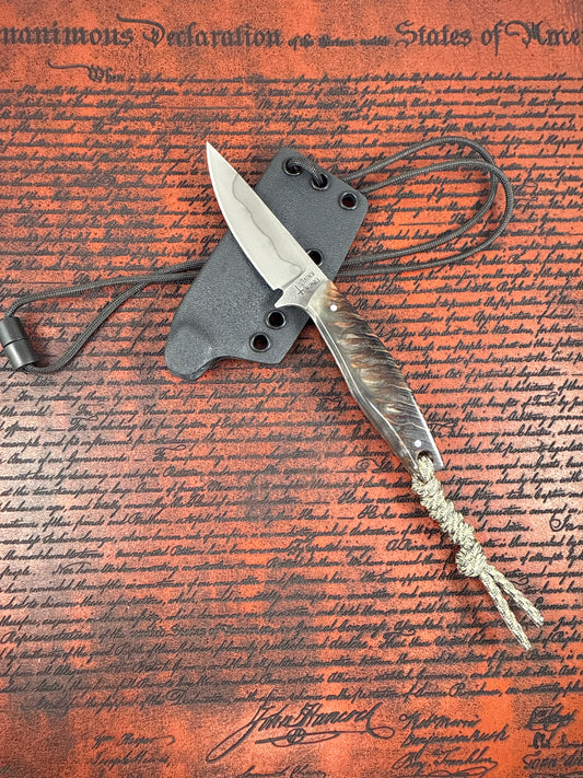 Pine knot ( Neck knife )