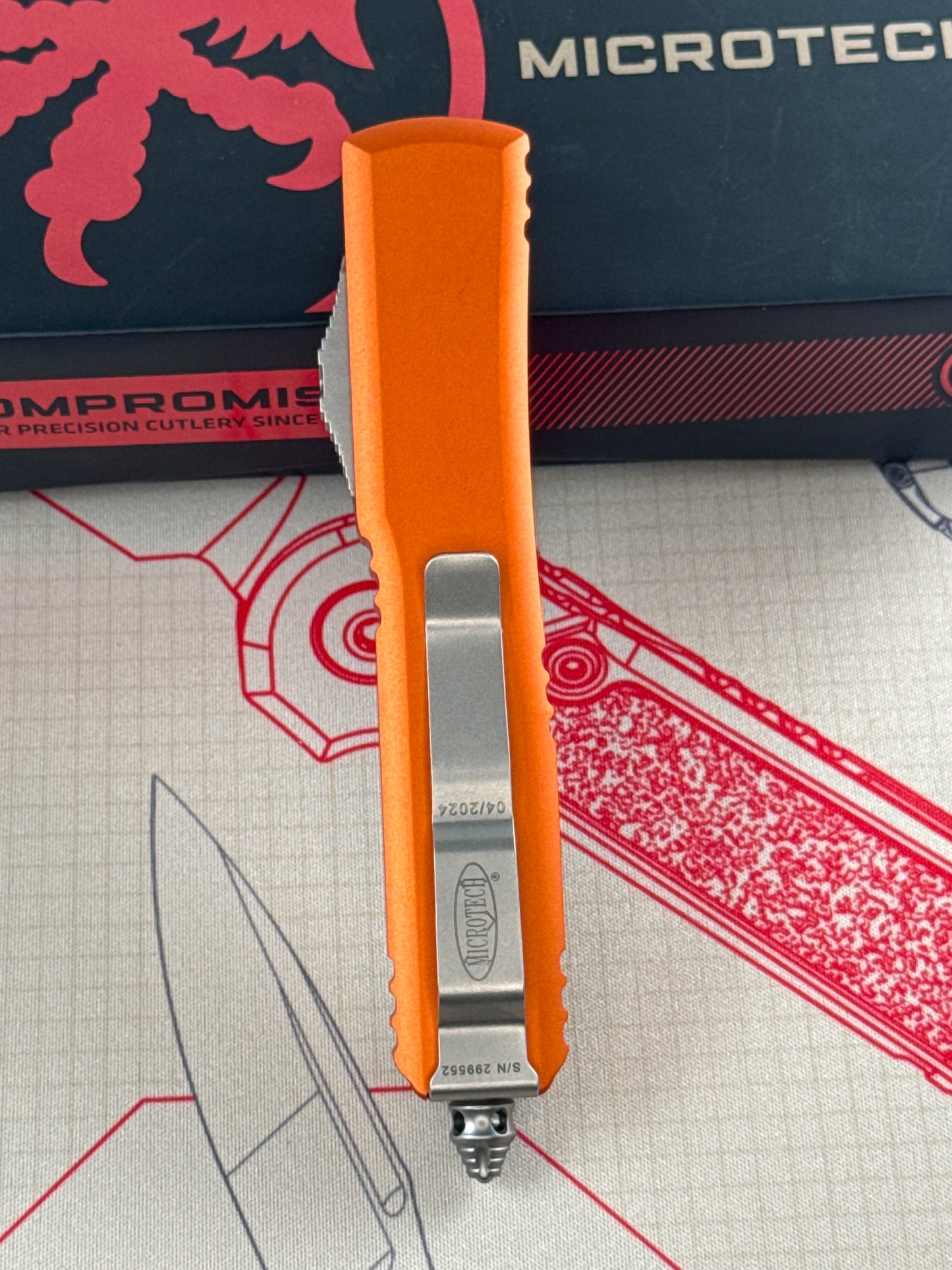 Microtech Ultratech ( pre owned never carried with box has tiny chip in paint under clip shown in last photo )