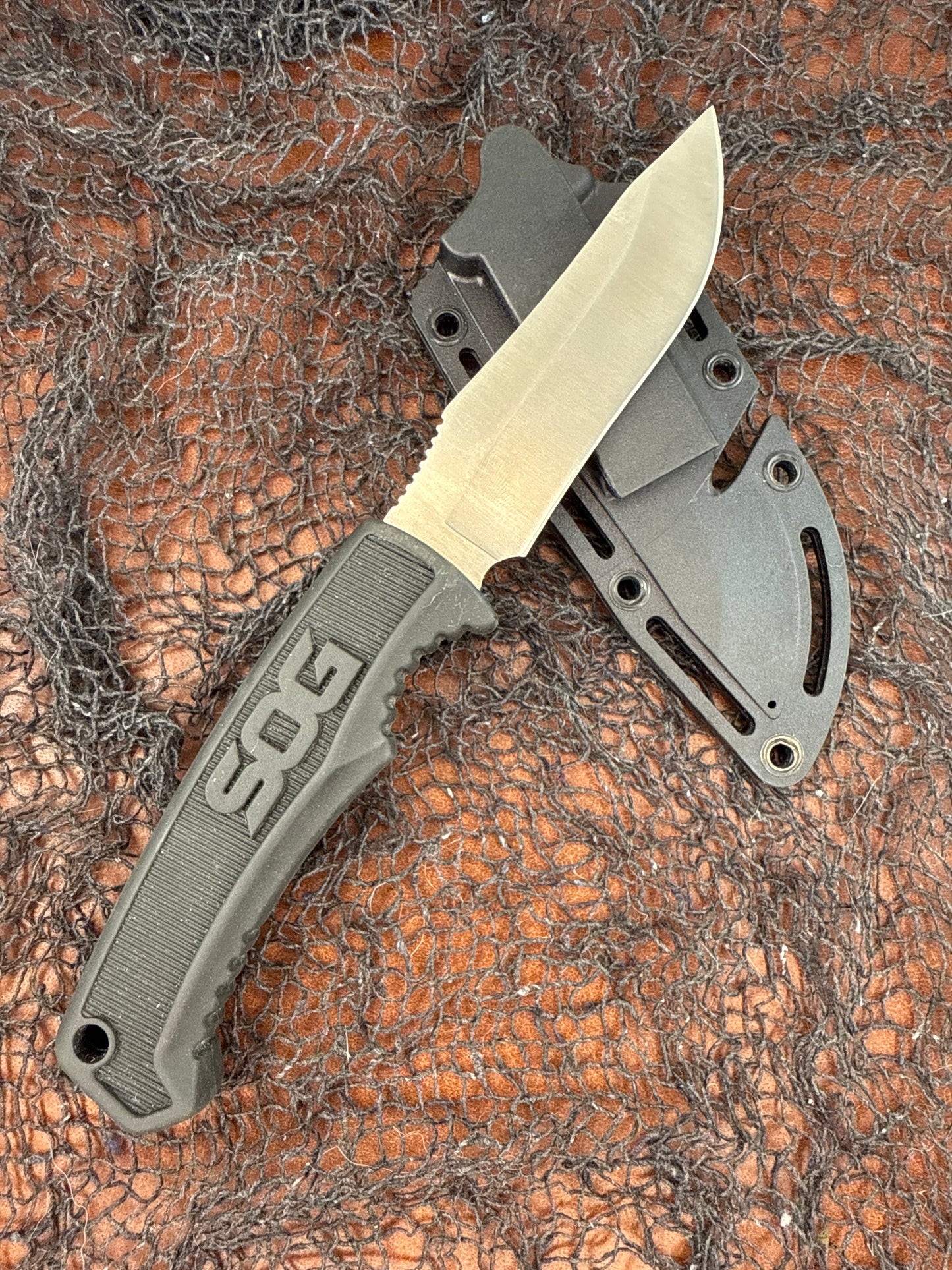 Sog field knife ( used )without box