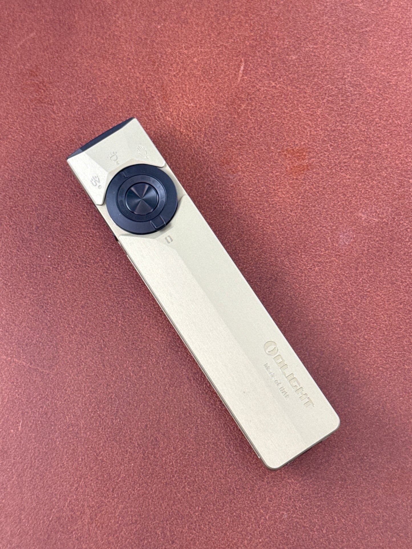 ArkPro Series – Flat Unibody EDC Flashlight with Multi-Light Sources green