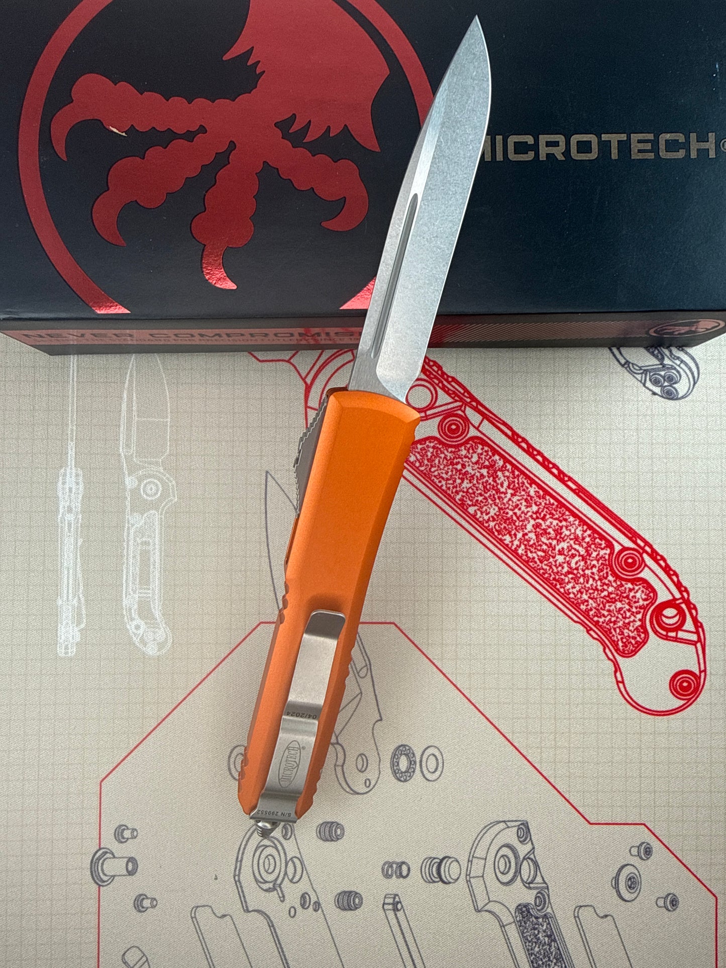 Microtech Ultratech ( pre owned never carried with box has tiny chip in paint under clip shown in last photo )