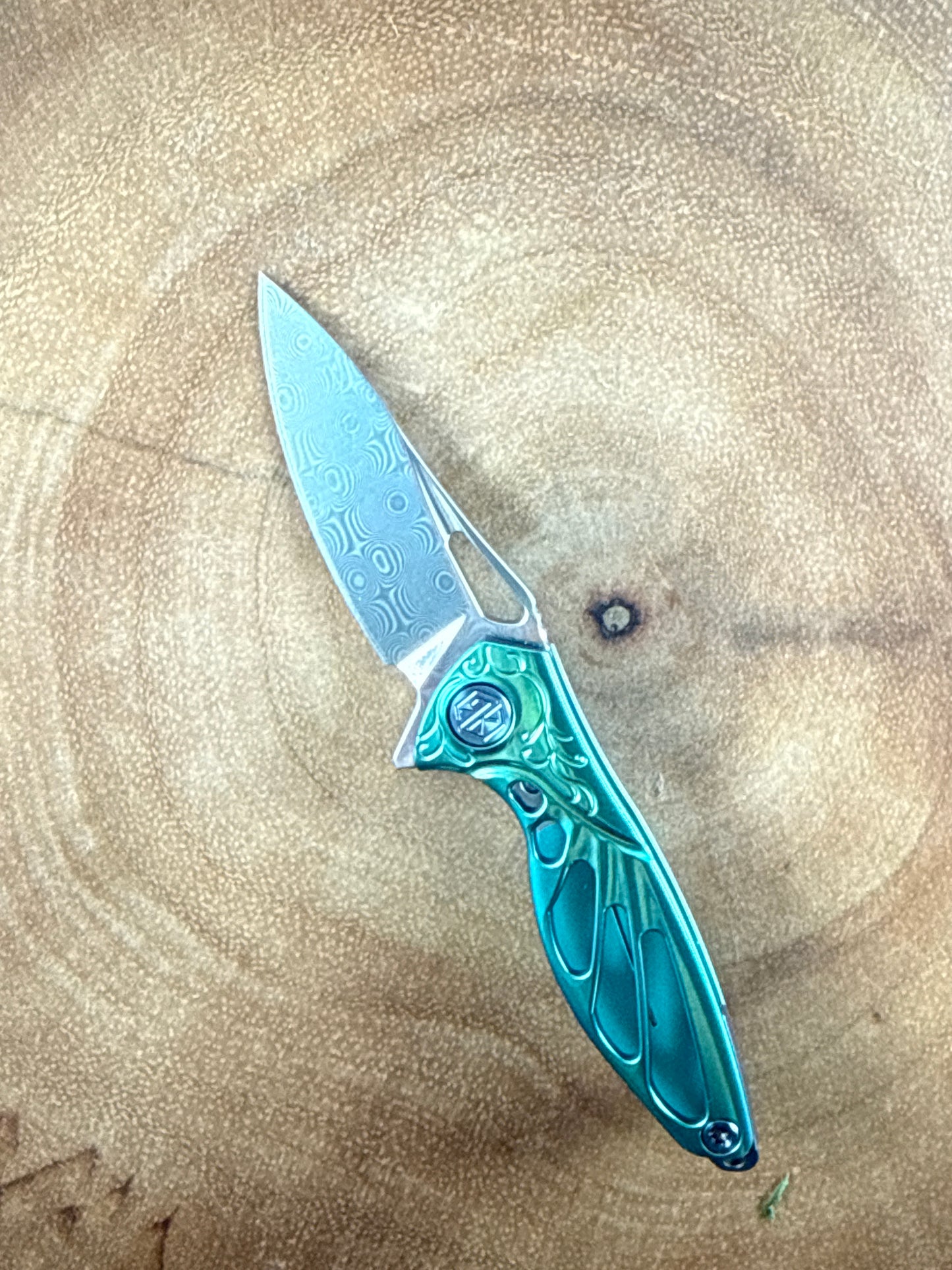 Rikeknife Hummingbird Green ( New with Box and accessories )