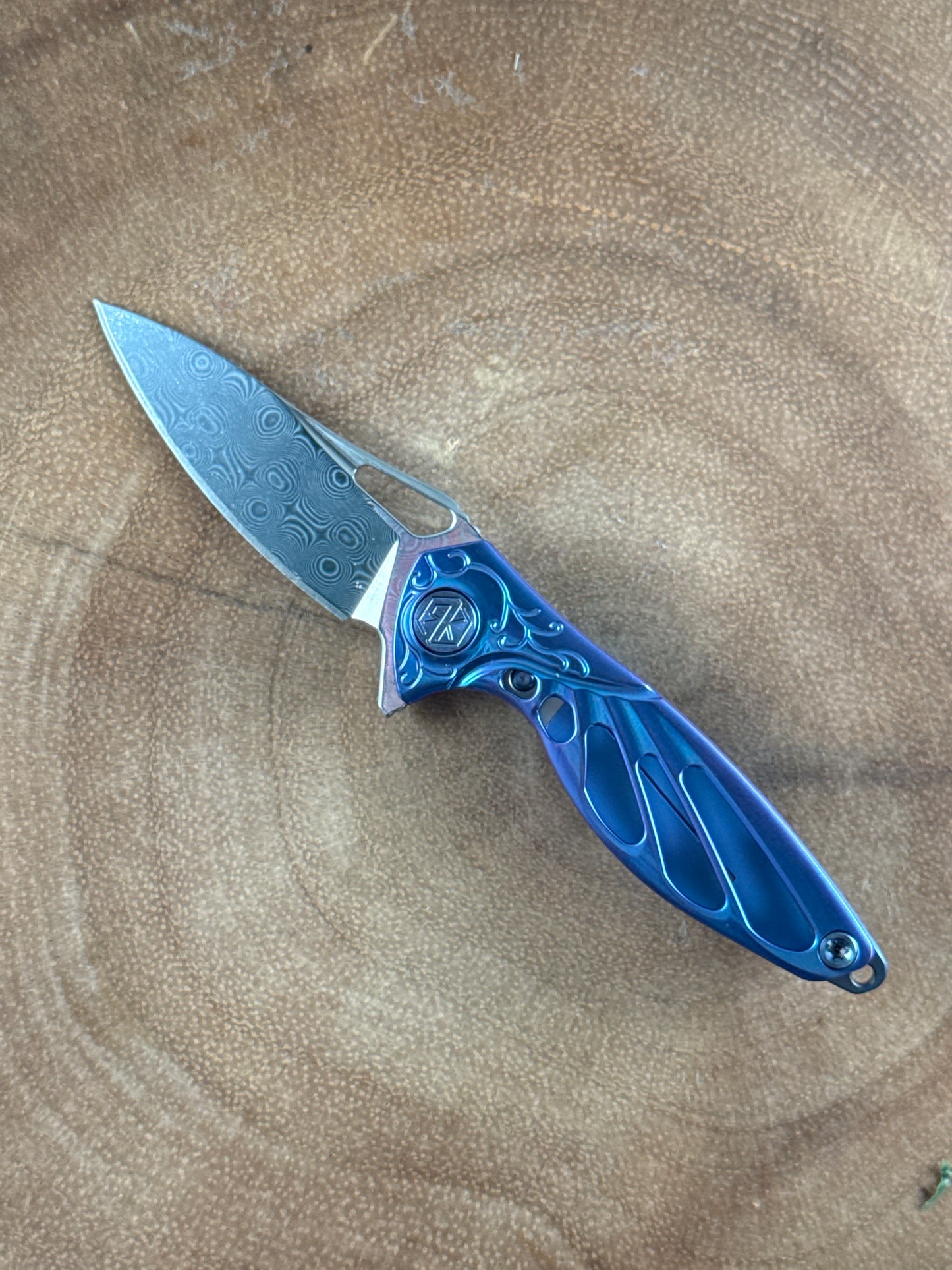 Rikeknife Hummingbird Blue ( New with Box and accessories )