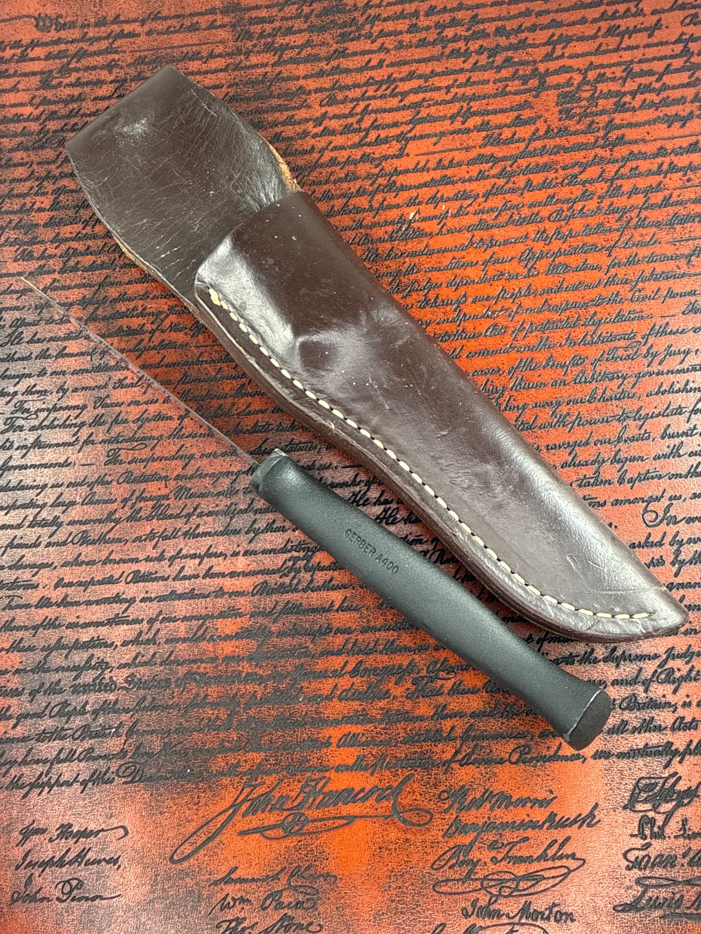 VINTAGE GERBER Carbon Steel A400 ARMORHIDE HANDLE KNIFE AND SHEATH ( Used without Box )