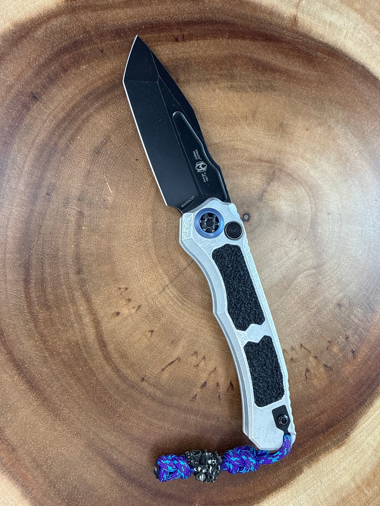 HERETIC Knives Wraith ( Pre owned Like New with Box )
