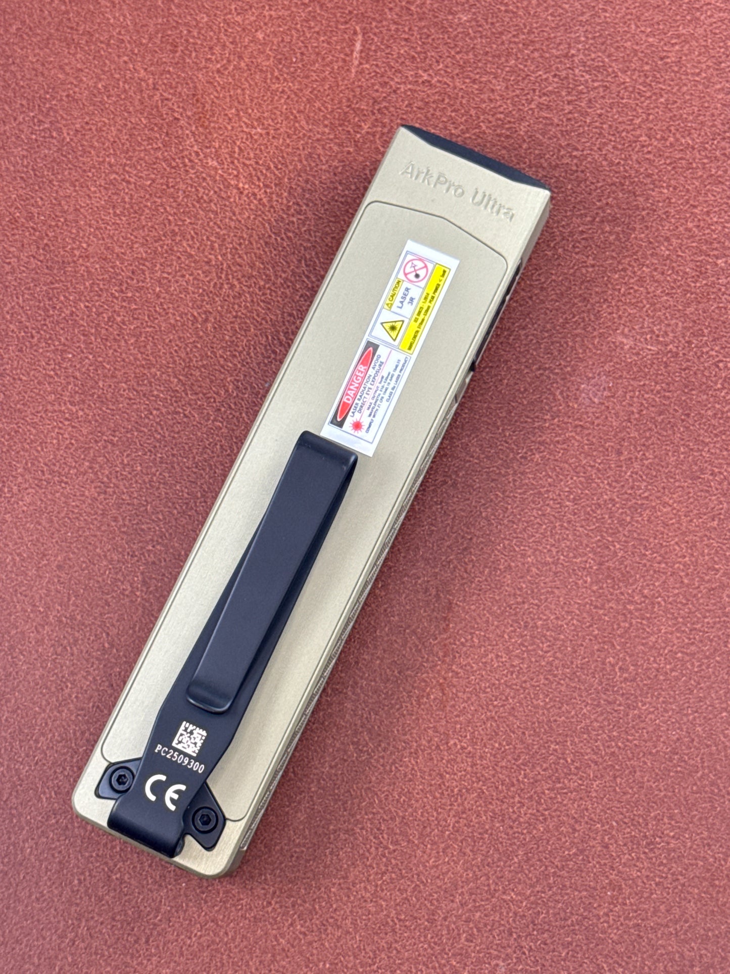 ArkPro Series – Flat Unibody EDC Flashlight with Multi-Light Sources green